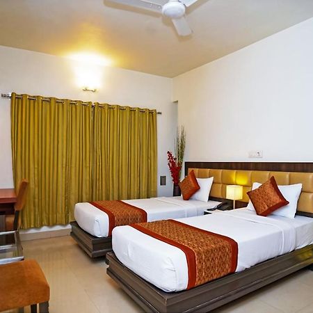 Hotel Pooja Palace New Delhi Exterior photo