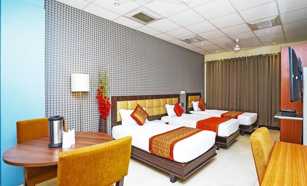 Hotel Pooja Palace New Delhi Exterior photo
