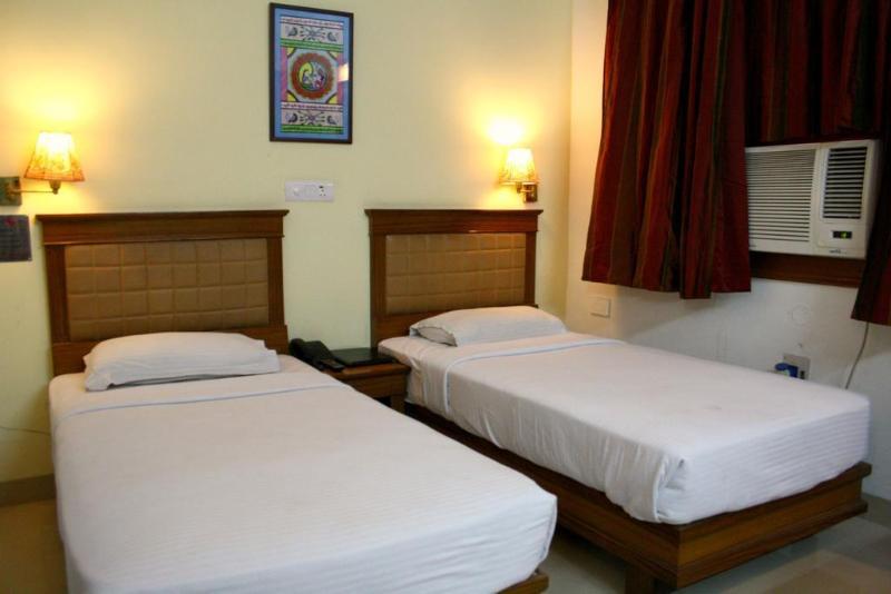 Hotel Pooja Palace New Delhi Exterior photo