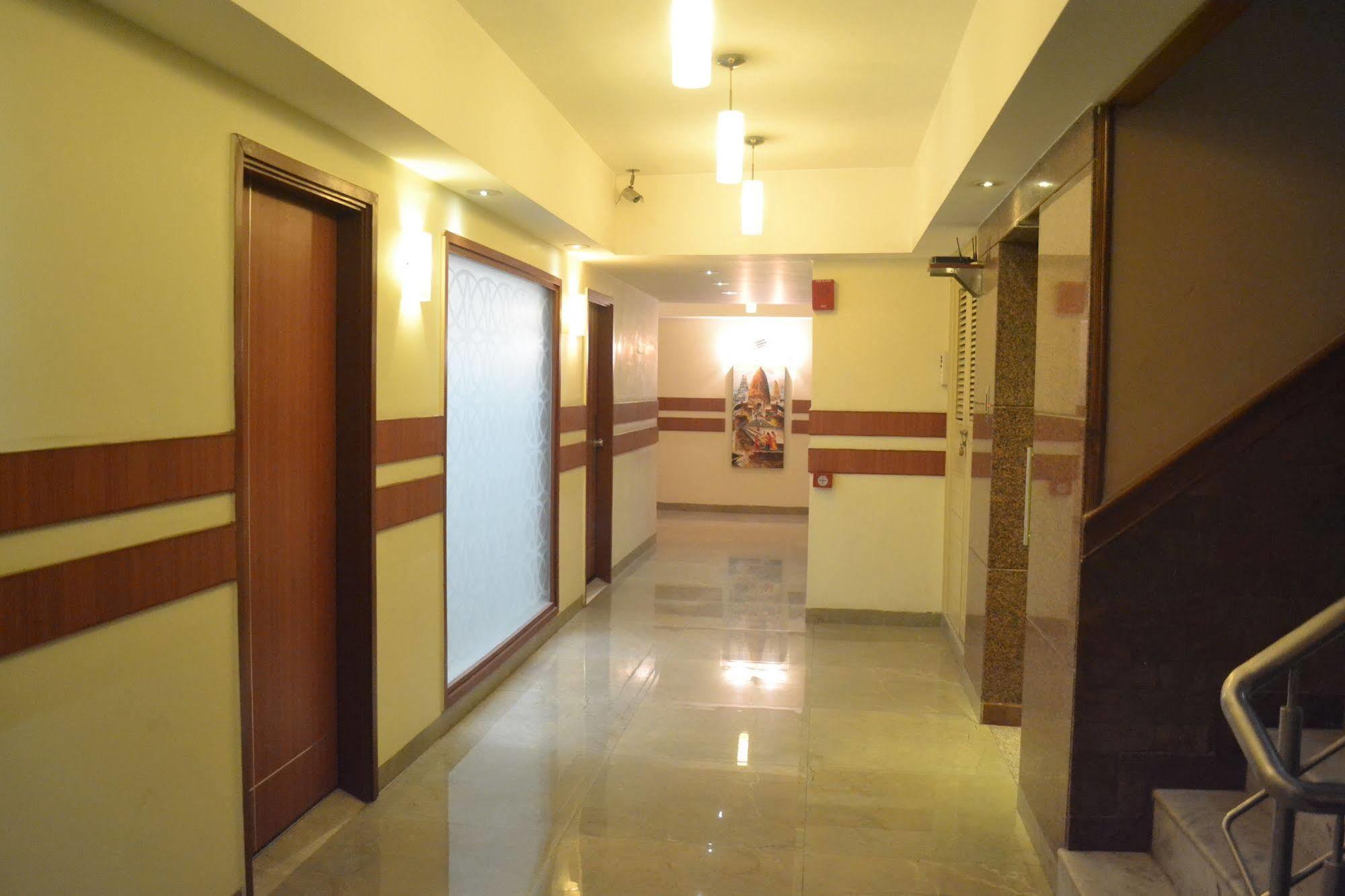 Hotel Pooja Palace New Delhi Exterior photo