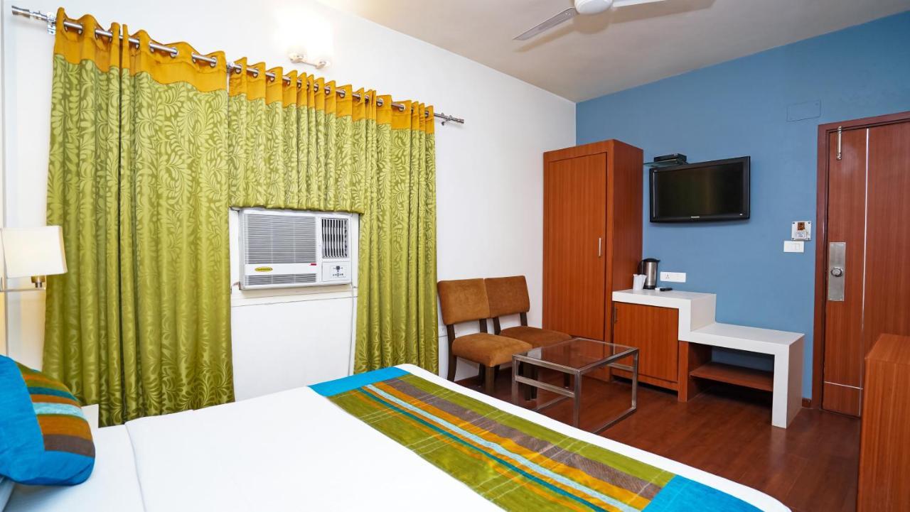 Hotel Pooja Palace New Delhi Exterior photo