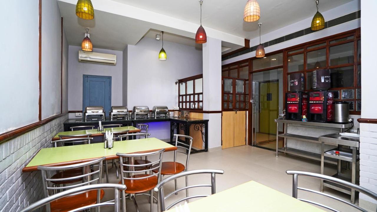 Hotel Pooja Palace New Delhi Exterior photo
